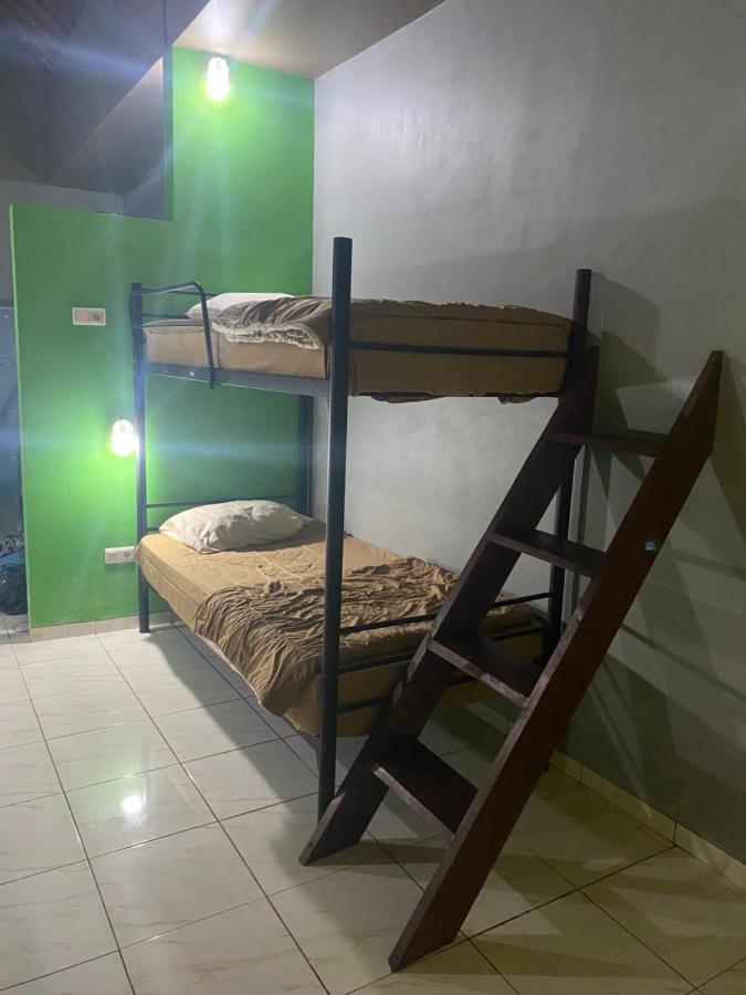 Paca'S Reggae Bar & Hostel Ambat Екстериор снимка
