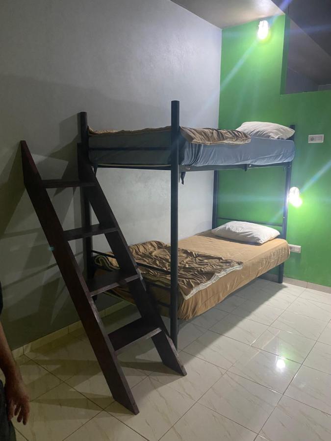 Paca'S Reggae Bar & Hostel Ambat Екстериор снимка